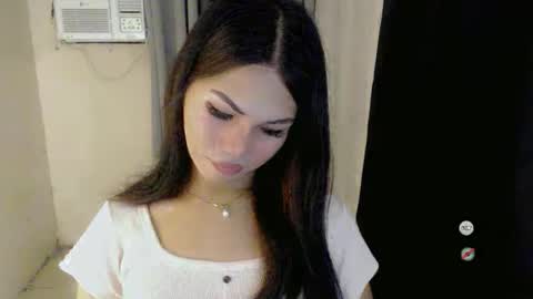 Snapshot of dixie_cutie chatting on 11-04-25, 03:33 Dixie online show from 11-04-25, 03:33