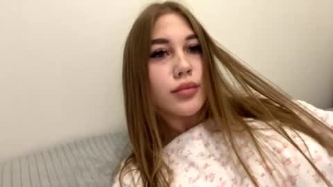 Snapshot of dixiecritchley chatting on 09-28-25, 05:29 Stella online show from 09-28-25, 05:29