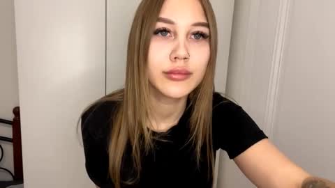 Snapshot of dixiecritchley chatting on 09-29-25, 04:56 Stella online show from 09-29-25, 04:56