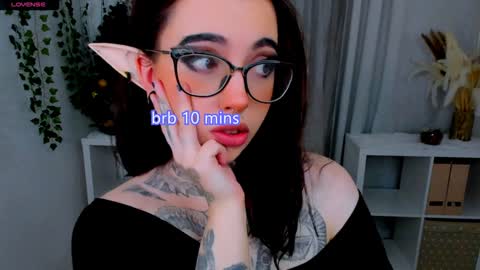 Snapshot of dixipixi_ chatting on 12-30-24, 01:36 dixipixi_ online show from 12-30-24, 01:36