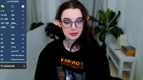 Snapshot of dixipixi_ chatting on 02-06-25, 01:43 dixipixi_ online show from 02-06-25, 01:43