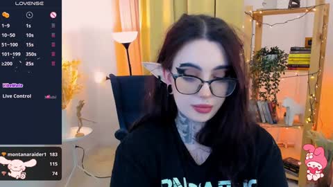 Snapshot of dixipixi_ chatting on 02-08-25, 10:18 dixipixi_ online show from 02-08-25, 10:18