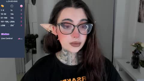 Snapshot of dixipixi_ chatting on 10-18-25, 06:26 dixipixi_ online show from 10-18-25, 06:26