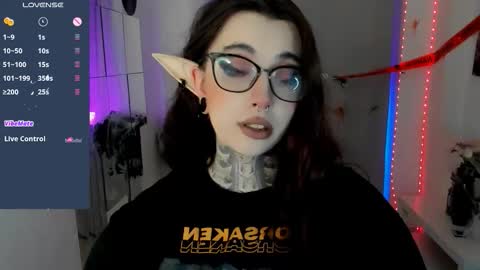 Snapshot of dixipixi_ chatting on 10-24-25, 05:59 dixipixi_ online show from 10-24-25, 05:59