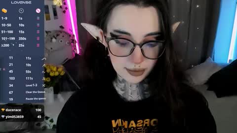 Snapshot of dixipixi_ chatting on 10-25-25, 06:10 dixipixi_ online show from 10-25-25, 06:10