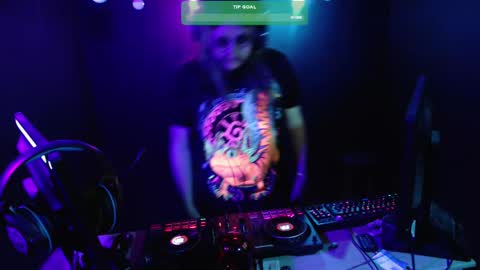 Snapshot of dj_capitain_claw chatting on 01-30-25, 12:18 Adrian Arturo online show from 01-30-25, 12:18