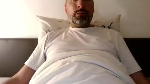 Snapshot of djo3322 chatting on 10-20-25, 01:33 Djo online show from 10-20-25, 01:33