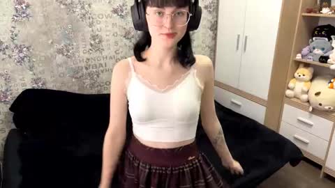 Annie PVT IS OPEN online show from 09-11-25, 12:05