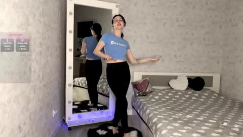 Annie PVT IS OPEN online show from 11-05-25, 09:15