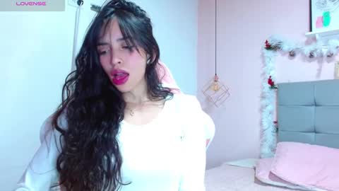 Snapshot of dolce_horny chatting on 12-15-24, 04:37 Dolce online show from 12-15-24, 04:37