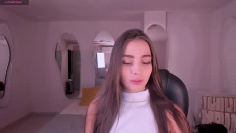 Dolcie  online show from 12-31-24, 12:04