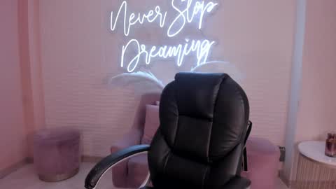 Dolcie  online show from 01-18-25, 11:54