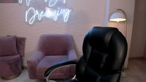 Dolcie  online show from 01-22-25, 07:13