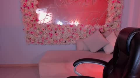 Dolcie  online show from 02-17-25, 06:04