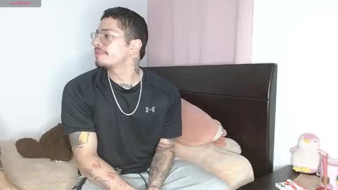 Auro and Santiago online show from 12-05-24, 03:59