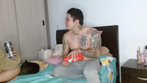 Auro and Santiago online show from 02-04-25, 03:22