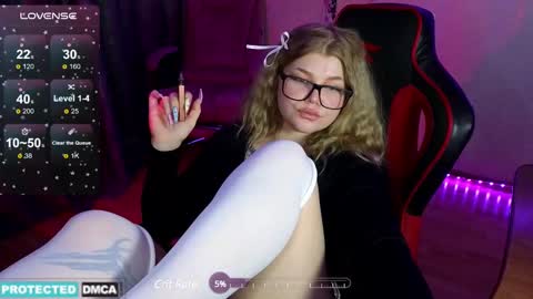 Snapshot of doll_chloe_ chatting on 12-29-24, 01:34 Chloe online show from 12-29-24, 01:34