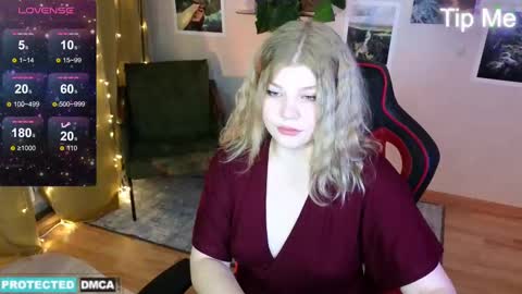 Snapshot of doll_chloe_ chatting on 01-04-25, 06:51 Chloe online show from 01-04-25, 06:51