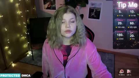 Snapshot of doll_chloe_ chatting on 01-05-25, 12:31 Chloe online show from 01-05-25, 12:31