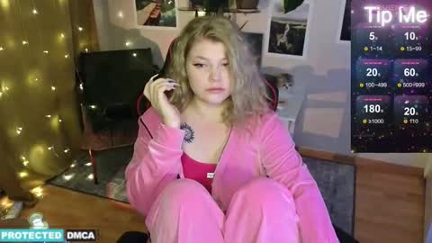 Snapshot of doll_chloe_ chatting on 01-13-25, 03:56 Chloe online show from 01-13-25, 03:56