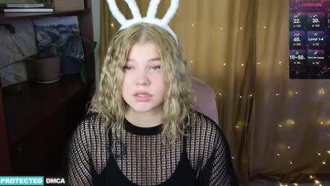 Snapshot of doll_chloe_ chatting on 01-20-25, 10:18 Chloe online show from 01-20-25, 10:18