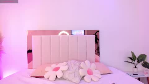 doll_isa_ online show from 03-13-26, 08:37