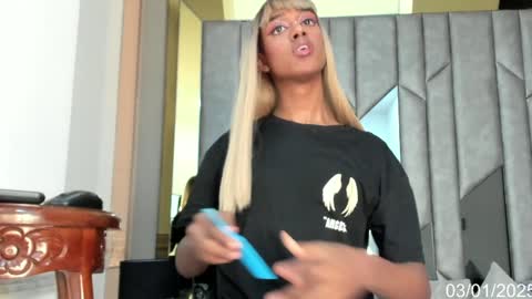 Snapshot of doll_isaa chatting on 01-03-25, 04:06 ISA DOLL online show from 01-03-25, 04:06