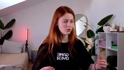 Snapshot of doll_lesli chatting on 10-10-25, 09:19 Your doll Lesli online show from 10-10-25, 09:19