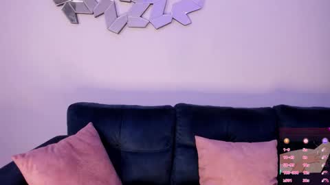 Snapshot of doll_venus chatting on 09-19-25, 12:34 Roxana independent model can you help me reach 100 hands up uwu online show from 09-19-25, 12:34