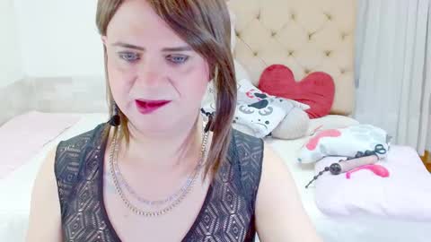 Snapshot of dolldirtyxxx1 chatting on 01-15-26, 08:45 ilona online show from 01-15-26, 08:45