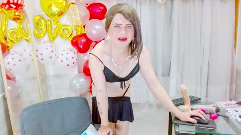 Snapshot of dolldirtyxxx1 chatting on 02-15-26, 07:54 ilona online show from 02-15-26, 07:54