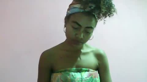 Snapshot of dollepoupee chatting on 10-03-25, 08:22 dollepoupee online show from 10-03-25, 08:22