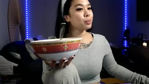 Snapshot of dolllface chatting on 12-27-24, 01:43 DOLLLFACE online show from 12-27-24, 01:43