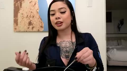 Snapshot of dolllface chatting on 01-23-25, 02:33 DOLLLFACE online show from 01-23-25, 02:33