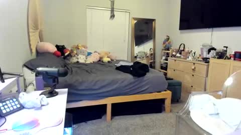 Snapshot of dolllface chatting on 03-08-25, 01:17 DOLLLFACE online show from 03-08-25, 01:17