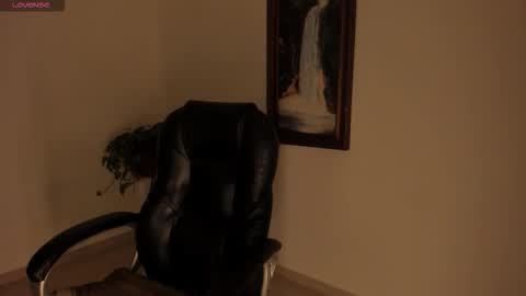 Snapshot of dollmoon_ chatting on 11-21-25, 02:21 You can call me Pretty online show from 11-21-25, 02:21