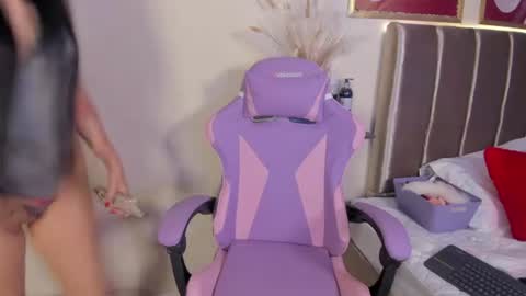 Lisa doll online show from 06-20-26, 10:56