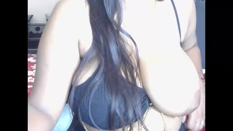 dolly_2 online show from 10-31-25, 05:19