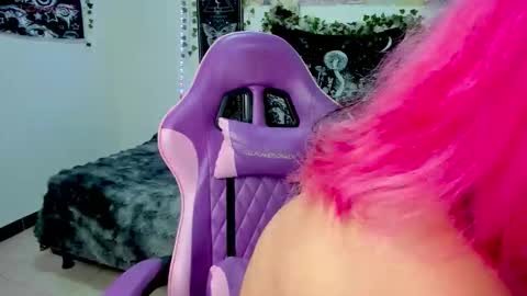 dolly_bones online show from 10-18-25, 02:58