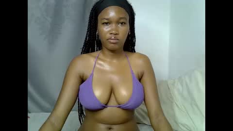 Snapshot of dollyplum chatting on 05-26-26, 05:36 Cushey online show from 05-26-26, 05:36