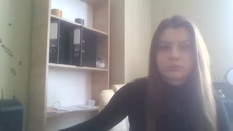 Snapshot of dollyroma chatting on 10-29-25, 09:33 DollyRoma online show from 10-29-25, 09:33