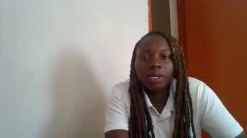 dollyvee online show from 04-21-26, 12:44