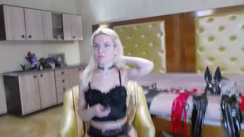 Snapshot of domcaprisse chatting on 02-19-26, 12:34 domcaprisse online show from 02-19-26, 12:34