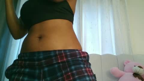 Snapshot of domecesy chatting on 12-21-25, 10:55 Amarie noels online show from 12-21-25, 10:55