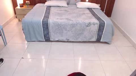 Snapshot of domenica_west chatting on 09-17-25, 12:07 domenica online show from 09-17-25, 12:07