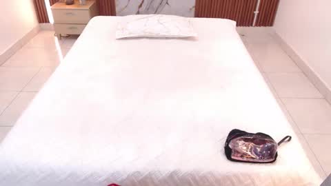 Snapshot of domenica_west chatting on 11-06-25, 12:17 domenica online show from 11-06-25, 12:17