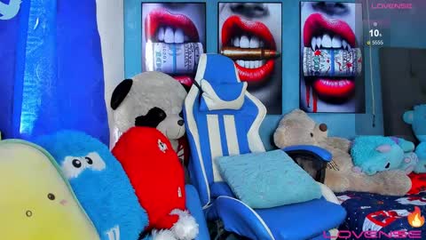 Snapshot of domenique_stoll chatting on 01-08-25, 02:14 DAVID 3 online show from 01-08-25, 02:14