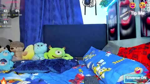 Snapshot of domenique_stoll chatting on 02-08-25, 02:58 DAVID 3 online show from 02-08-25, 02:58