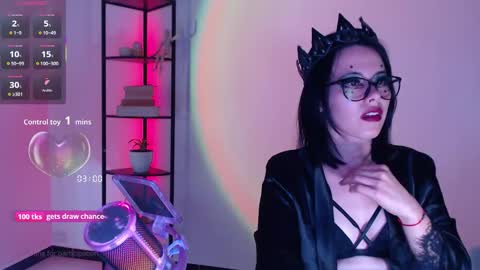 Snapshot of domgiirl chatting on 09-11-25, 03:34 Mistress online show from 09-11-25, 03:34