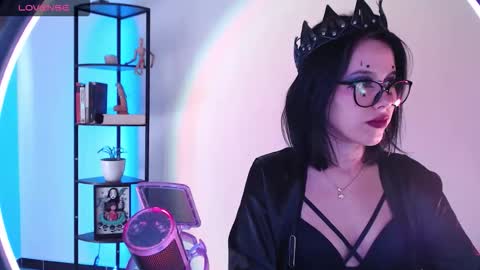 Snapshot of domgiirl chatting on 10-14-25, 04:30 Mistress online show from 10-14-25, 04:30